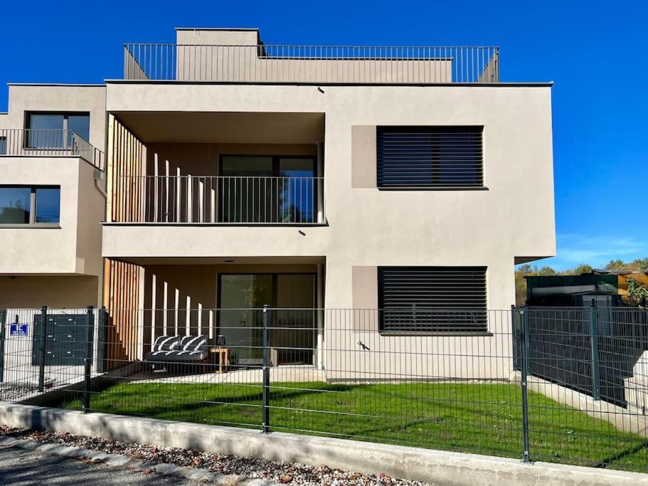 Modern Studio Gardenia_Gartenwohnung Alte Donau ウィーン エクステリア 写真