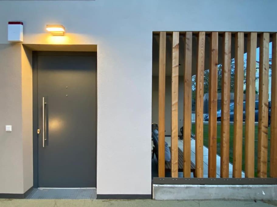 Modern Studio Gardenia_Gartenwohnung Alte Donau ウィーン エクステリア 写真